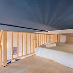 Grand Pour Deux Personnes En Mezzanine *