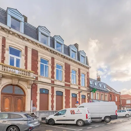 Grand Pour Deux Personnes En Mezzanine Lägenhet *