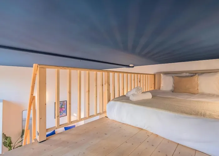 Grand Pour Deux Personnes En Mezzanine *