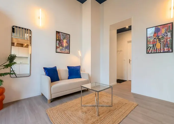 Grand Pour Deux Personnes En Mezzanine *