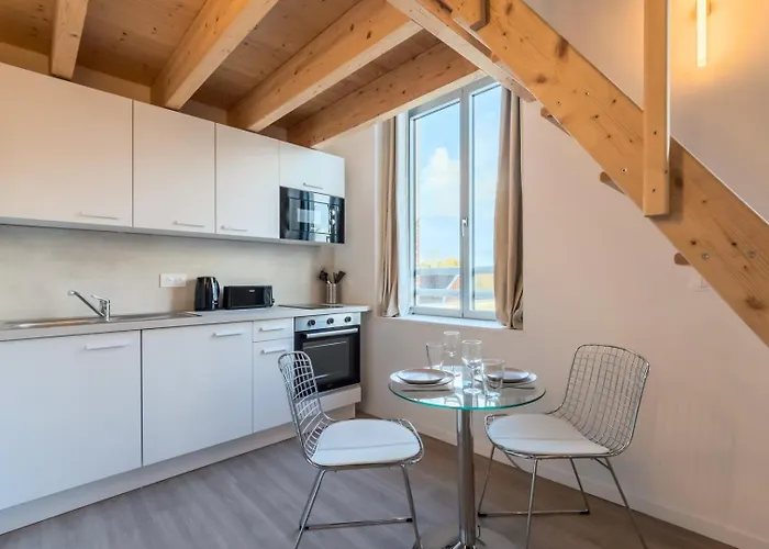 Grand Pour Deux Personnes En Mezzanine *